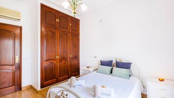 4 bedrooms, in-room safe, iron/ironing board, free WiFi