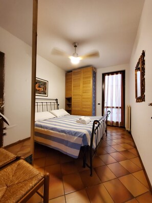 2 chambres, fer et planche à repasser, lit parapluie, Wi-Fi gratuit
