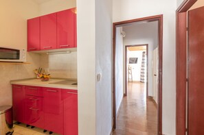 Oven, coffee/tea maker