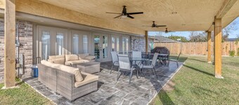 Pool table, ample patio, bbq and located in a central neighborhood.