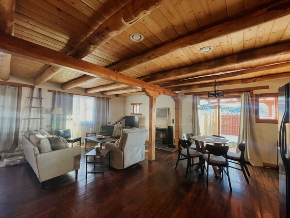 Smart-tv en een open haard