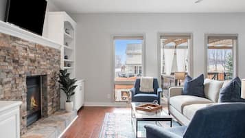 TV, peis og kontorer