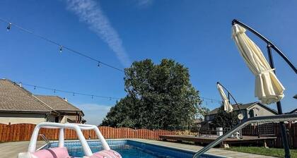 Relax in Style! 5BR Home, Hot Tub & Games!