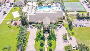 An aerial view of a resort with a swimming pool, tennis courts, and a parking area. - 5 BR Villa+Pool&Lake views+Near Disney+WaterPark (Kissimmee)