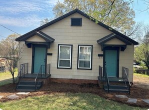 Exterior - Extended Stay NE Hickory 1 Bedroom 1 Bath Workspace, Washer Dryer, duplex apt. (Hickory)