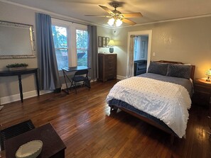 1 habitación, escritorio, wifi gratis y ropa de cama 