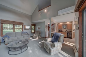 TV, ping pong - Private Lakefront on Fairview Lake - Sleeps 6-8 (Tafton)