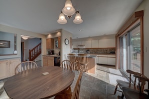 Dining - Private Lakefront on Fairview Lake - Sleeps 6-8 (Tafton)