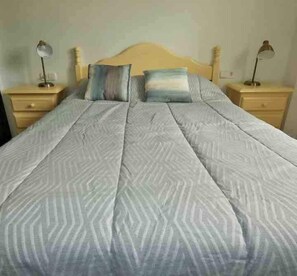 2 bedrooms, iron/ironing board, WiFi, bed sheets - Lovely 2 bedroom apartment 2nd line to beach (Alicante)
