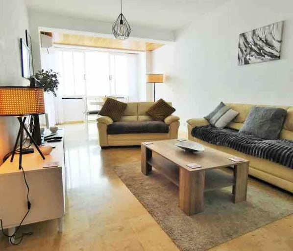 TV - Lovely 2 bedroom apartment 2nd line to beach (Alicante)