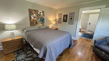 1 bedroom, desk, free WiFi, bed sheets