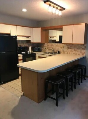 Private kitchen - The perfect getaway! Great location and amenities! (Bartlett)