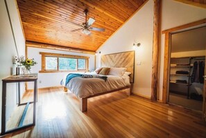 4 habitaciones, tabla de planchar con plancha y cuna de viaje 