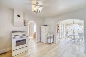 Interior - Quintessential Bungalow-Twin Falls (Twin Falls)