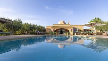 Outdoor pool, pool umbrellas, sun loungers