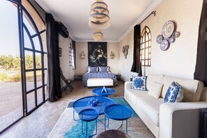 Premium Suite, Pool View, Annex Building | 1 bedroom, premium bedding, individually decorated - Villa Serena Marrakech (Aghouatim)