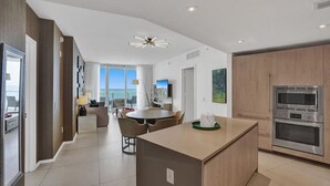 Dining - Stunning Ocean Front Condo with Large Terrace (Hollywood)