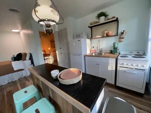 8th Ave TF Studio for Traveling professionals