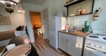 8th Ave upstairs 2 bed 1 bath traveling professional housing