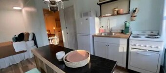 8th Ave upstairs 2 bed 1 bath traveling professional housing 