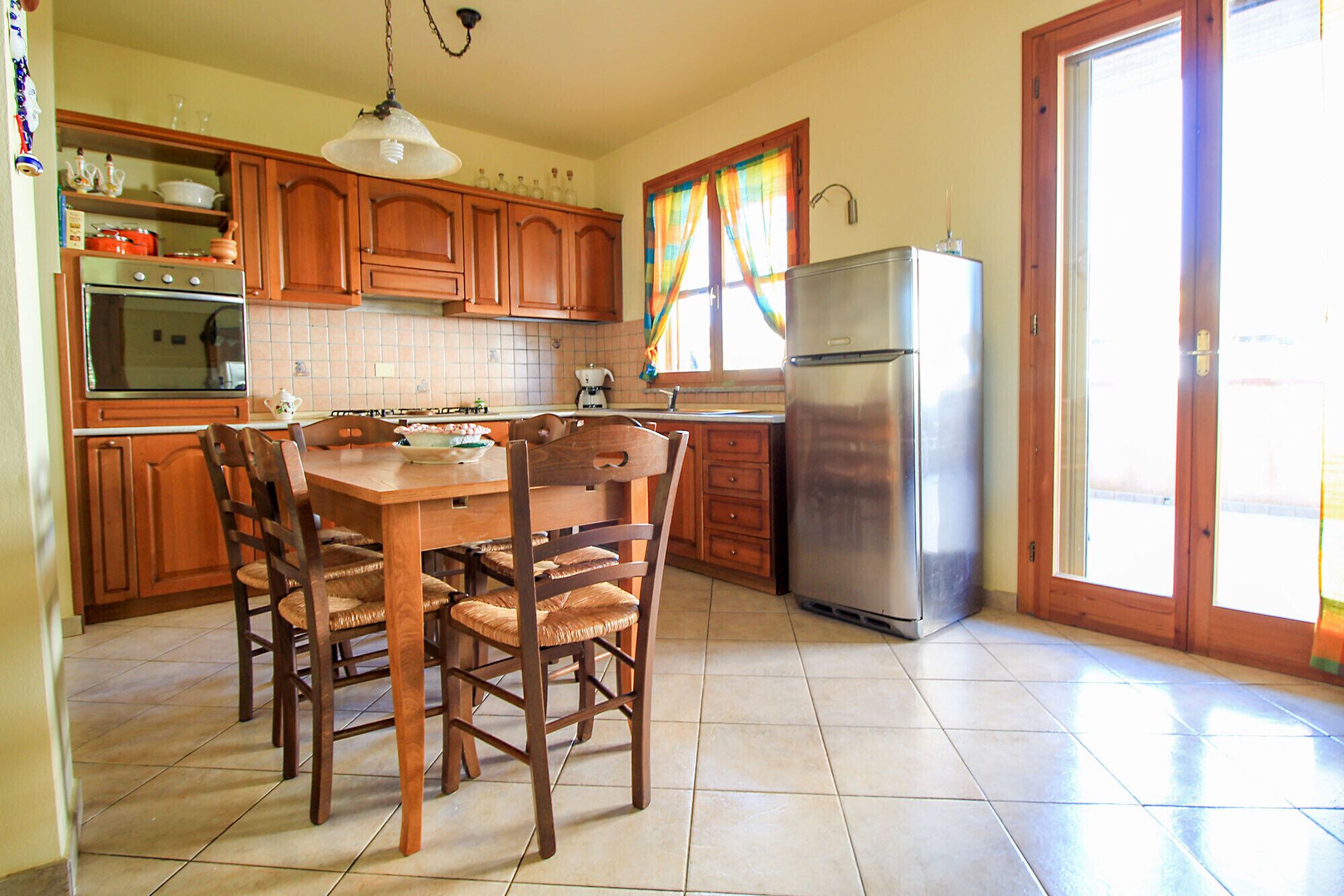 Fridge, oven, coffee/tea maker, electric kettle