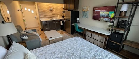 Desk, iron/ironing board, free WiFi, bed sheets