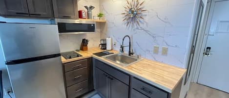 Fridge, microwave, stovetop, coffee/tea maker