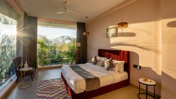 8 bedrooms, WiFi, bed sheets