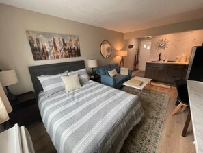 Schreibtisch, Bügeleisen/Bügelbrett, kostenloses WLAN, Bettwäsche