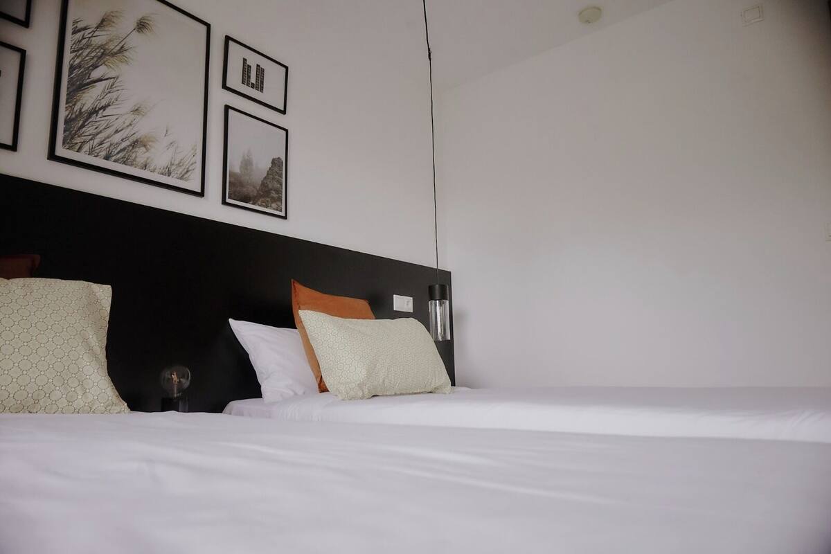 Chambre Triple, vue ville