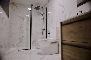 Comfort Double or Twin Room | Bathroom | Free toiletries, hair dryer, towels, soap