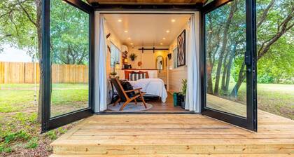 Moss Oak - Container Home Near Magnolia and Baylor
