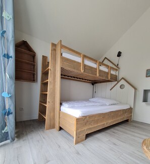 2 Schlafzimmer, Reisekinderbett, WLAN, Bettwäsche