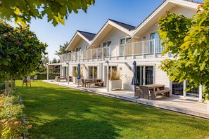 Outdoor dining - Beach house with large Garden, family friendly clos to the baltic sea (Oldenburg in Holstein)
