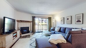 Smart TV, fireplace, DVD player