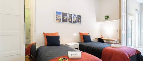 1 chambre, fer et planche à repasser, lit de bébé portatif, Wi-Fi