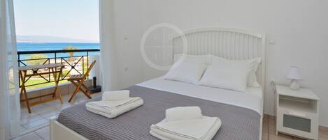 1 chambre, fer et planche à repasser, Wi-Fi gratuit, draps fournis