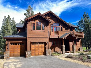 Exterior - Graystone #2024 (4-Bedroom Home) with Mountain view by RedAwning (Mammoth Lakes)