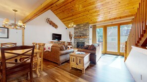 TV, caminetto, lettore DVD