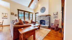 Fernseher, Kamin, Arbeitsbereiche