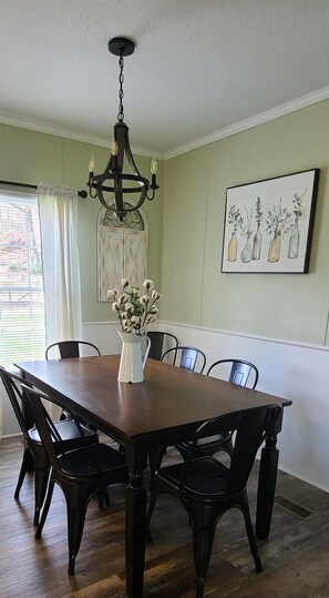 Dining - Blue Ridge Cozy Cabin with Full Mountain View (Blue Ridge)