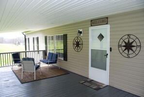 Terrace/patio - Blue Ridge Cozy Cabin with Full Mountain View (Blue Ridge)