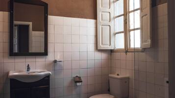 Serviettes fournies, savon, shampoing