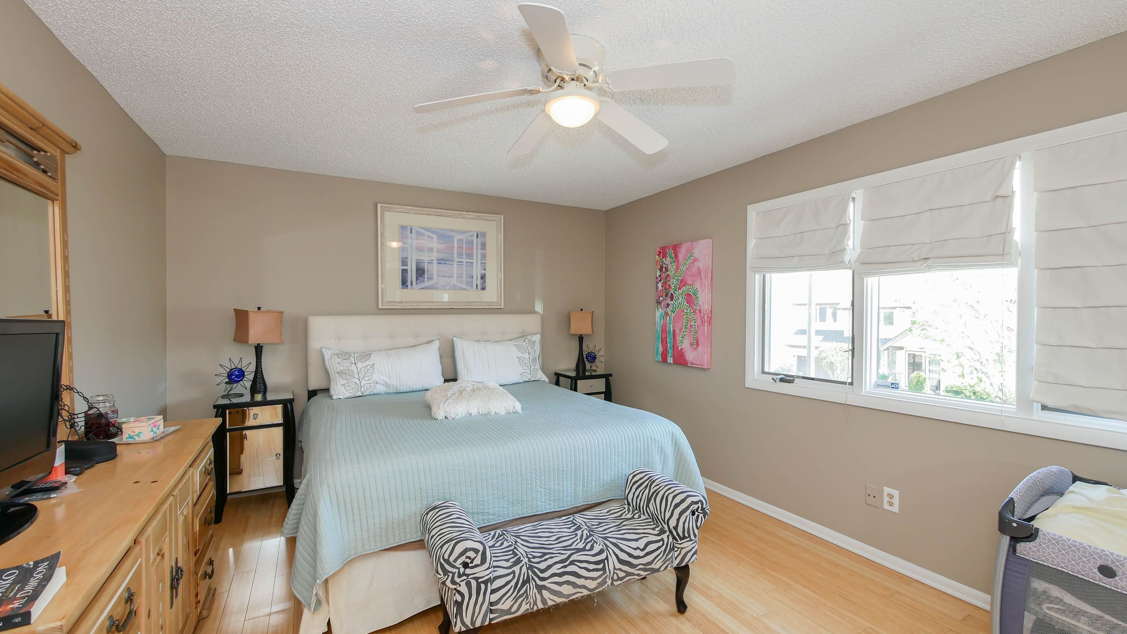 4 bedrooms, bed sheets