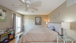 4 bedrooms, bed sheets - Private home close to beach, shopping and casinos (Margate City)