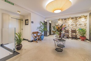 TV connectée de 42 pouces avec chaînes numériques, télévision, Netflix