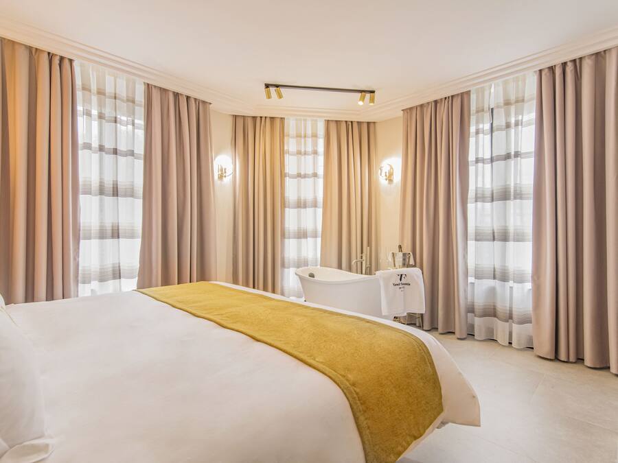 Basic Studio Suite | Individually decorated, desk, laptop workspace, soundproofing