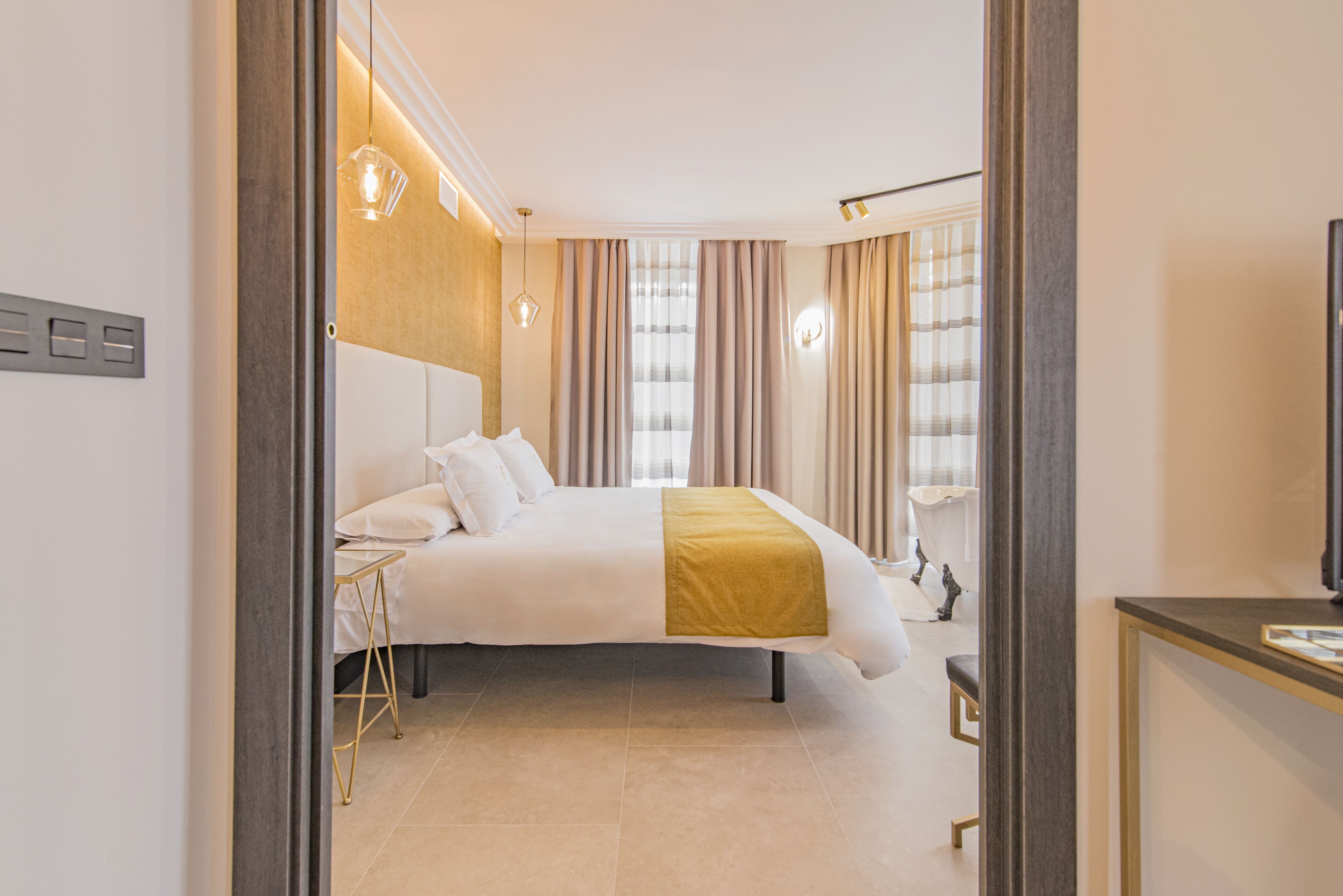 Suite estudio básica | Decoración individual, escritorio, espacio para trabajar con un portátil