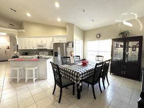 Dining - Luxury 4 Bedroom Villa with South-Facing Private Pool & Spa near Disney (Clermont)