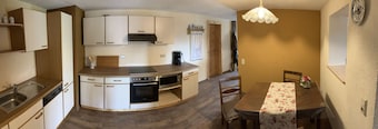 Quiet apartment with 82 m2 furnished in art nouveau style.
